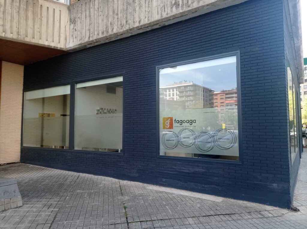 Fachada exterior izquierda de Fagoaga Asessores